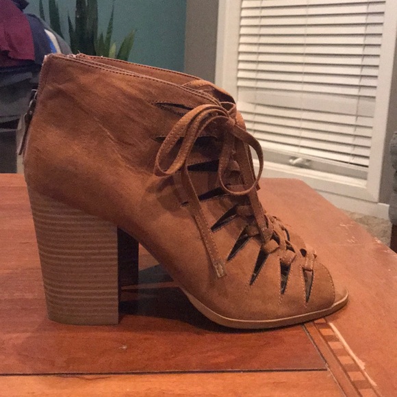 Lace up heeled booties - Picture 3 of 4